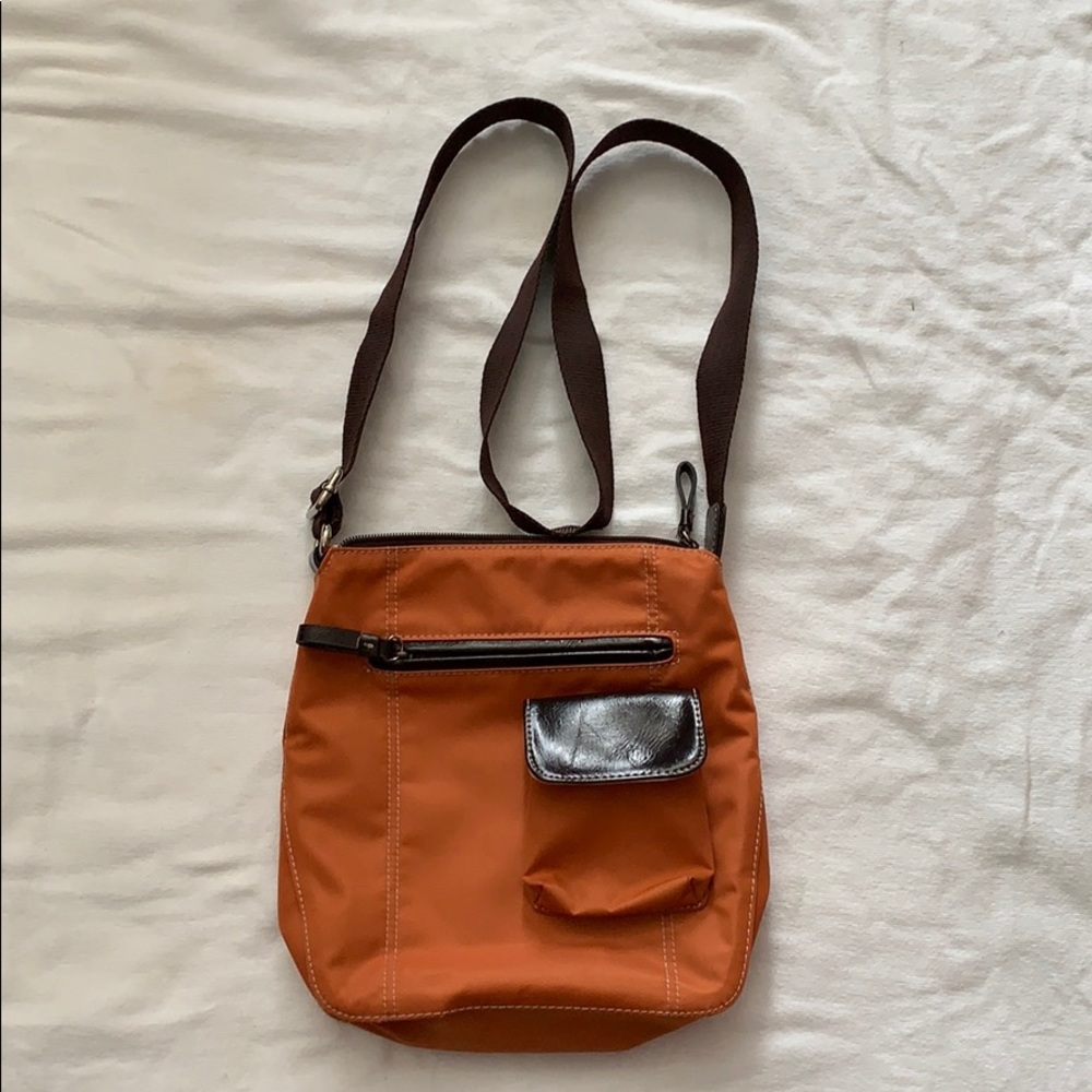 NINE&CO NYLON BAG. 3 POCKET INSIDE